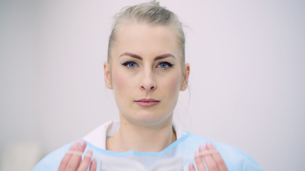 портрет врача в защитной маске в больнице ковид 19 коронавирус 2