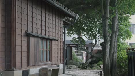 Japanese-style-paneling-and-bench-at-former-residence-of-Tada-Eikichi