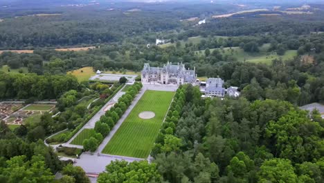 Eine-Ausgezeichnete-Luftaufnahme-Des-Biltmore-Estate-In-Asheville,-Nordkarolina