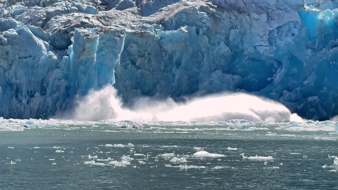 알래스카의 sawyer glacier calving에 대한 훌륭한 영상