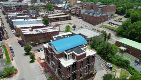 Aerial-boomerang-shot-of-F-and-M-Bank-located-in-downtown-Clarksville-Tennessee