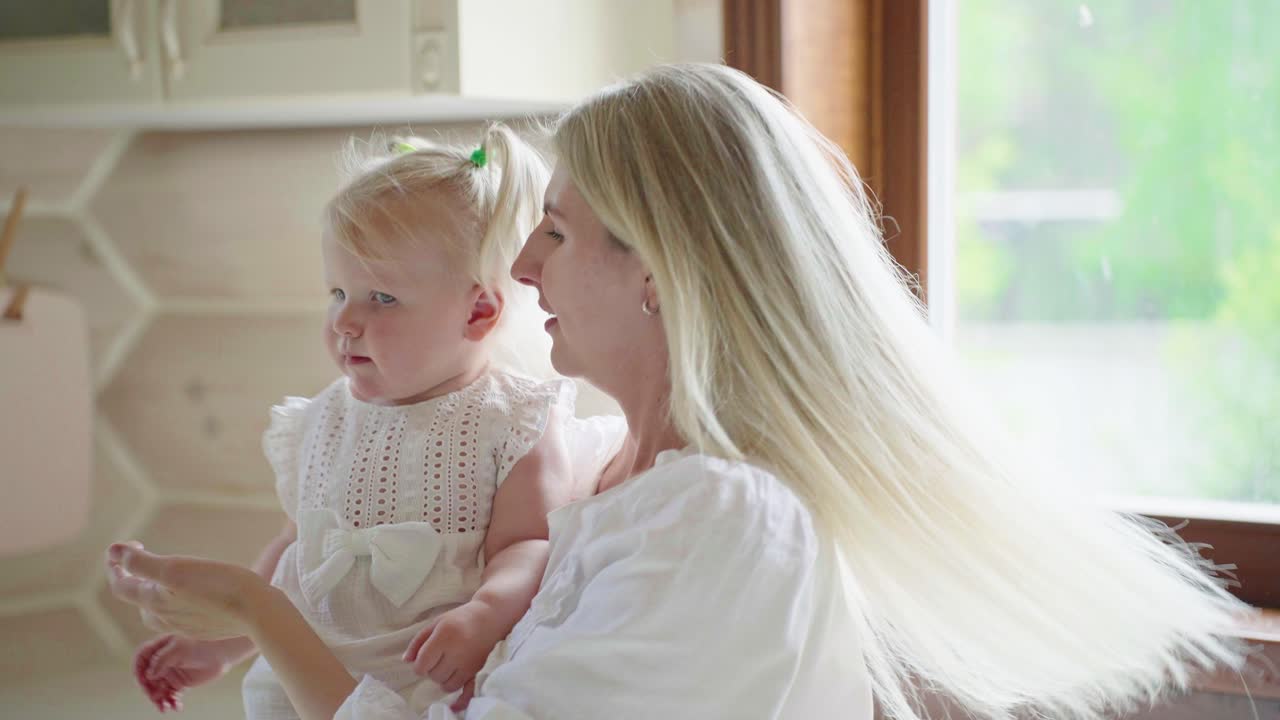 부 ⁇ 에서 어머니와 딸