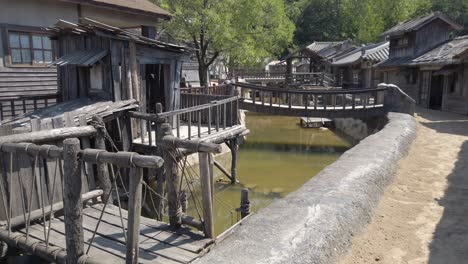 Panorama-Eines-Atemberaubenden-Ländlichen-Films,-Der-In-Einem-Koreanischen-Volksdorf-Spielt