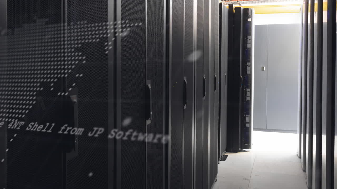 animación del procesamiento de datos sobre el mapa del mundo contra la sala de servidores de computadoras