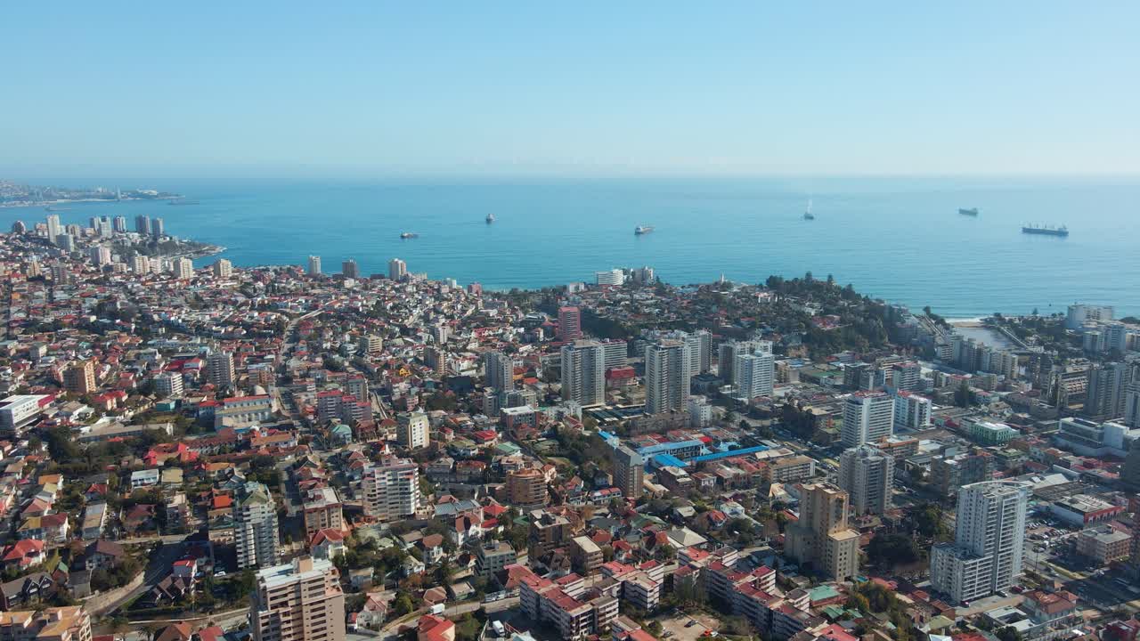 Vista aerea del panorama urbano di Viña del Mar sulla costa del Pacifico del Cile centrale
