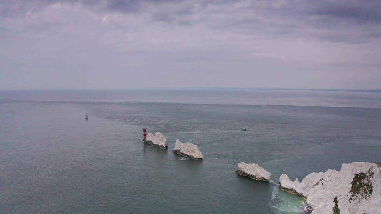 바늘 등대 아일 오브 와이트에 공중 드론 비행 바다