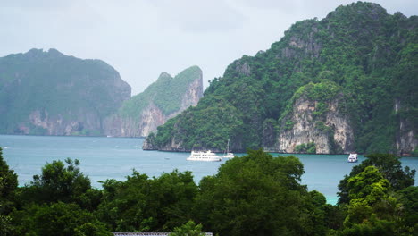 Shot-of-boat-sailing-on-the-beach-bay-of-Koh-Phi-Phi,-Phuket,-Thailand