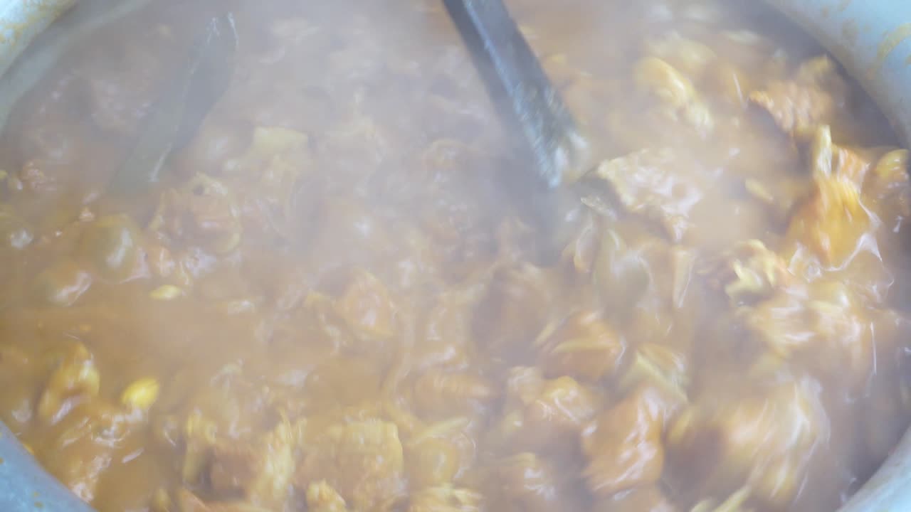 비 에 양 커리 를 요리 하는 것