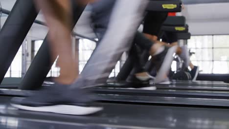 hacer ejercicio en un gimnasio