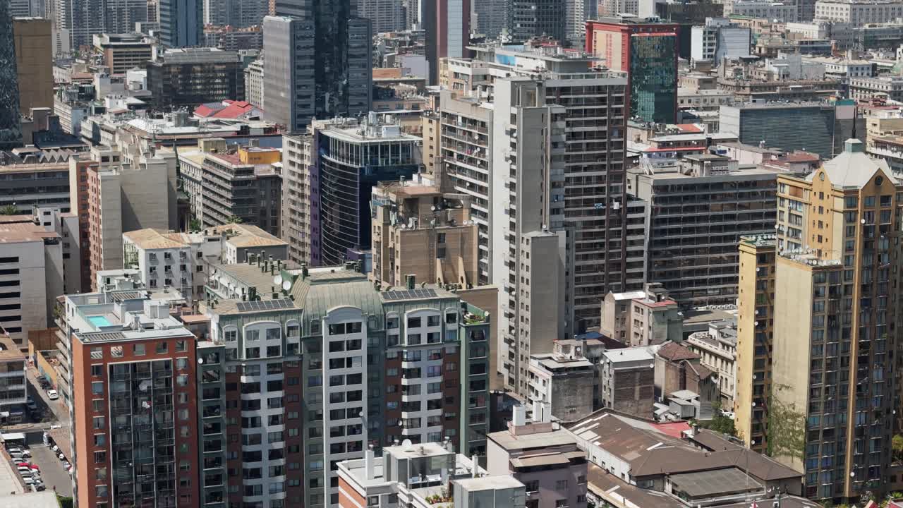 santiago, chile, distrito del centro de la ciudad, centro histórico, telefoto vista de drones de edificios de gran altura