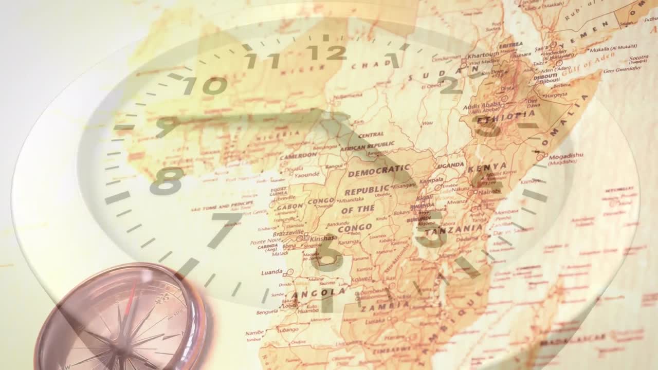 주기적 움직임의 타임 라프스 시계의 애니메이션과 책상 위의 나침반과 지도