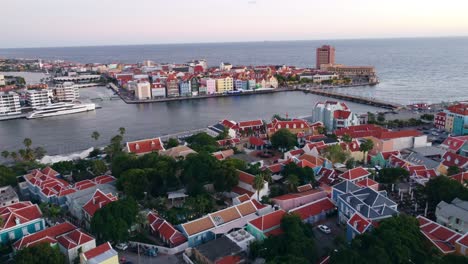 establishing otrabanda flyover with a view on st. anna bay and curaçao punda historical unesco colorful buildings in 4k