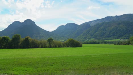 Panoramablick-Auf-Die-Berge-Rund-Um-Den-See-Von-Annecy