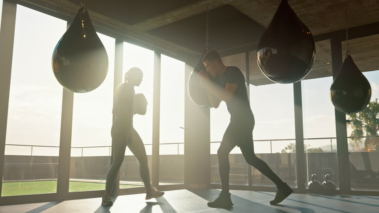 스포츠, 권투 및 개인 트레이너와 함께 여성