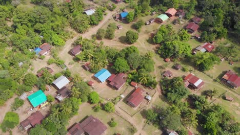 Simple-houses-in-mountain-countryside-on-a-sunny-morning-in-Ban-That-Hium-Viangthong,-Laos_top-shot