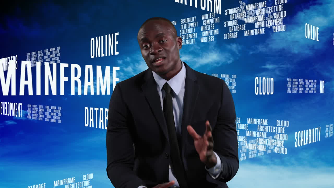 Présentateur afro-américain parlant avec un fond de mots-clés technologiques