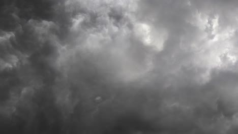 Sehen-Sie-Sich-Den-Hintergrund-Des-Stürmischen-Himmels-In-4k-An