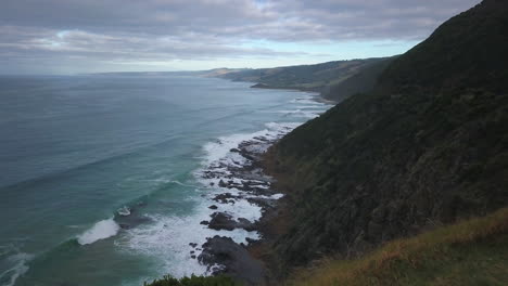 Australia-Great-Ocean-Road-Avance-Lento-Dron-Epic-Drive-Impresionante-Escena-Oceánica-Establecimiento-Filmada-Por-Taylor-Brant-Film