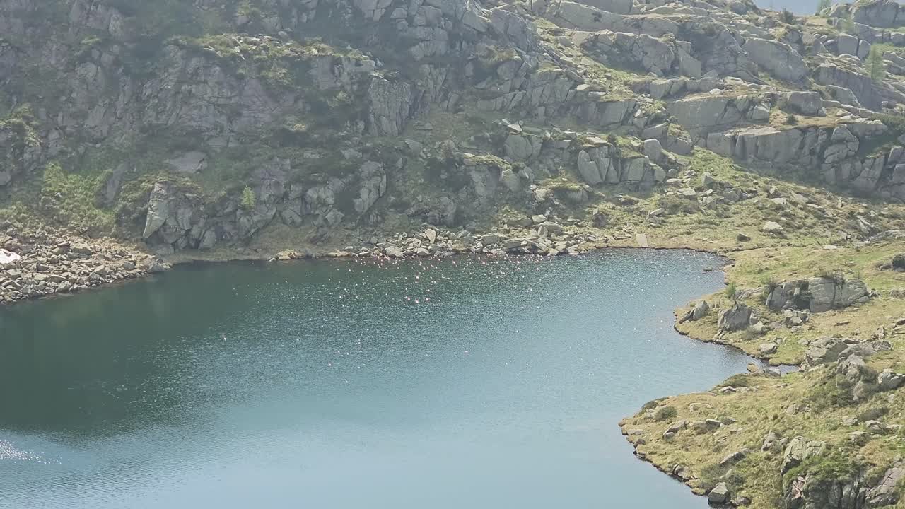 Fantastiske spejlinger i Lago Cavallazza i de italienske Dolomitter.