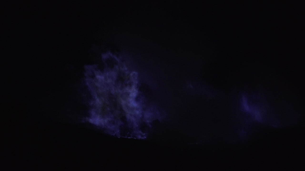 카와 이젠 화산의 파란 황불