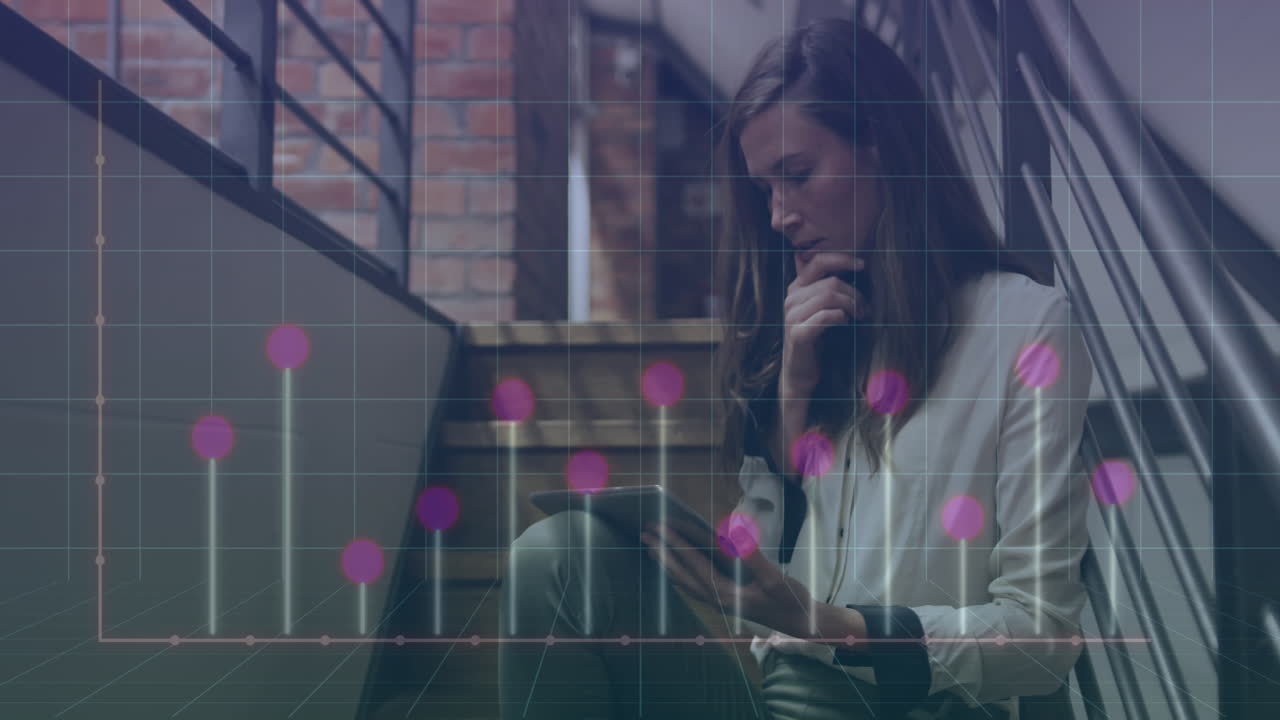 animación de gráfico sobre una mujer caucásica pensativa sentada en la escalera y usando una tableta digital