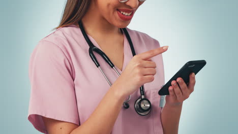 primer plano, mujer y mano con teléfono en la atención médica