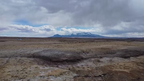 pintoresco paisaje de valle con montaña rocosa en el condado de wayne