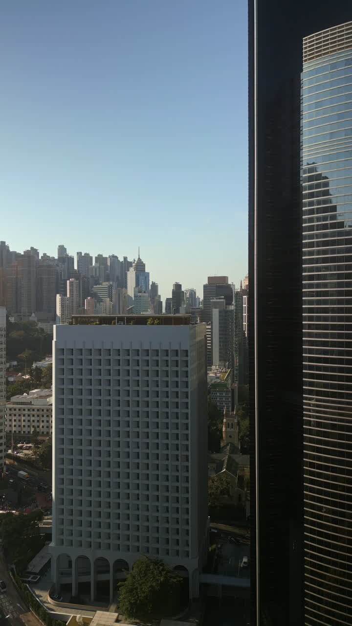 Vista em ângulo alto do horizonte de uma cidade moderna com arranha-céus