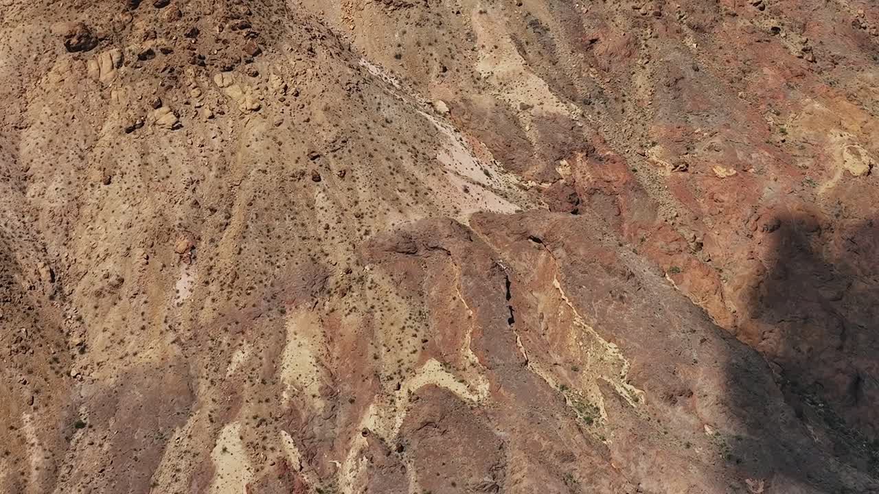 Luchtfoto van rotsachtig landschap in de VS met gevarieerd terrein