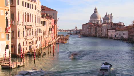 beautiful establishing shot of venice italy 6
