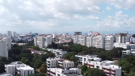 Drone-Vista-De-Las-Zonas-Residenciales-De-Santo-Domingo