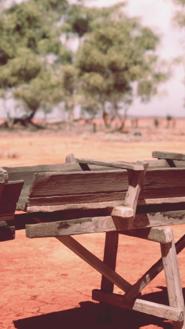 un carro de madera en el interior de australia