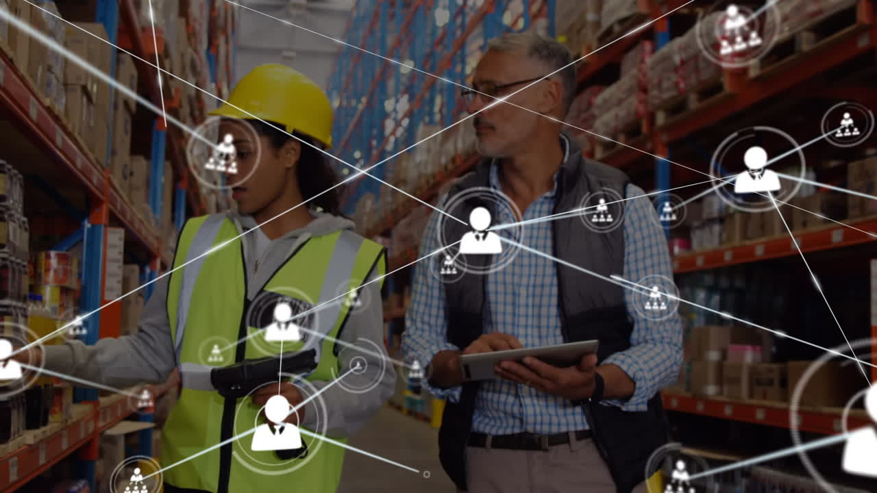 animación de la red de conexiones con las personas iconos sobre diversas personas que trabajan en el almacén