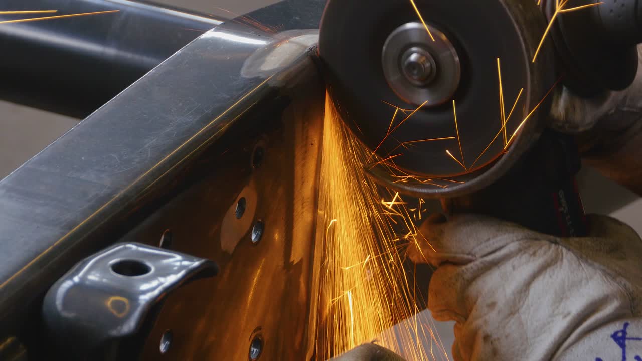 손으로 들고 다니는 금속 표면 각 가공기