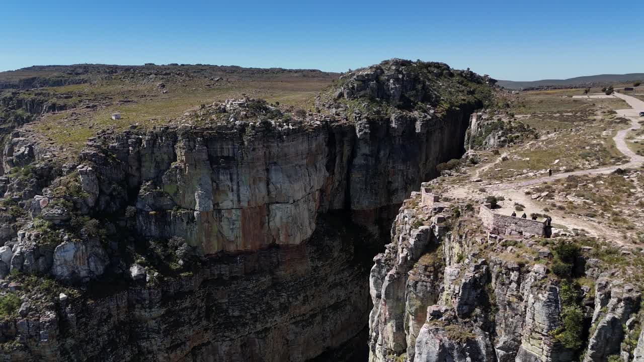Cinematic aerial footage of Tundavala viewpoint, one of Angola’s most stunning natural landscapes near Lubango