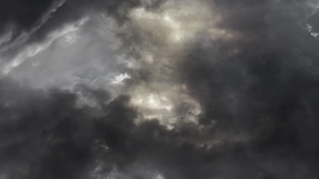 vista de una tormenta con nubes de tormenta dramáticas