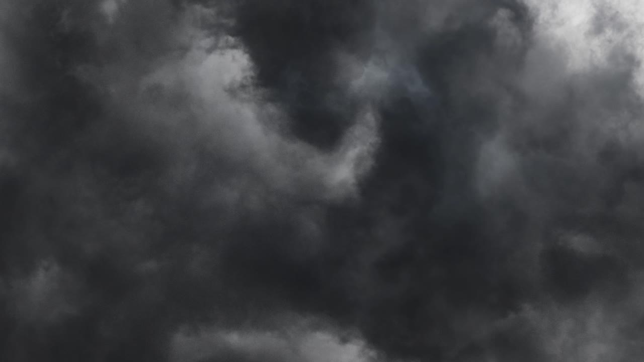 nube de supercélulas con relámpagos 4k