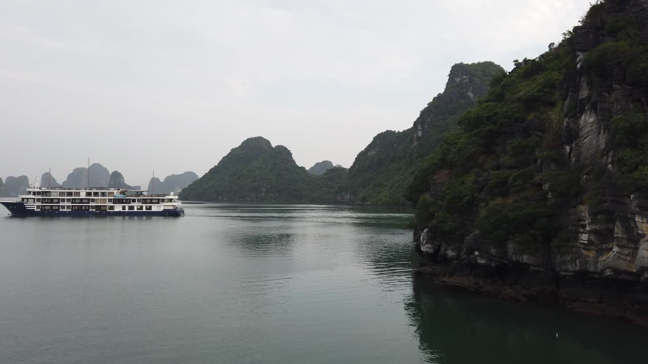 Cruising Halong Bay: Stunning Views of Limestone Karsts and Islands