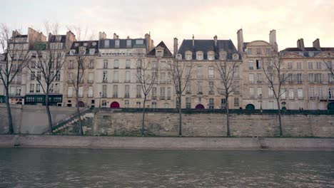 Parisian-architecture-with-cream-colors,-trees-without-leaves-for-the-winter-season,-Seine-river,-Paris,-France
