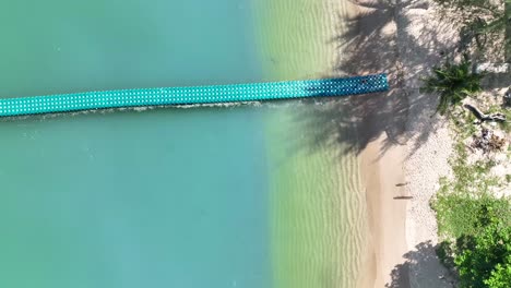 Drone-shot-of-a-beach-in-Phuket,-Thailand