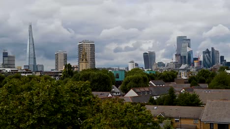 Vista-Del-Centro-De-Londres-Desde-La-Antigua-Fábrica-De-Galletas-Peek-Frean-En-Bermondsey,-Londres---Lapso-De-Tiempo