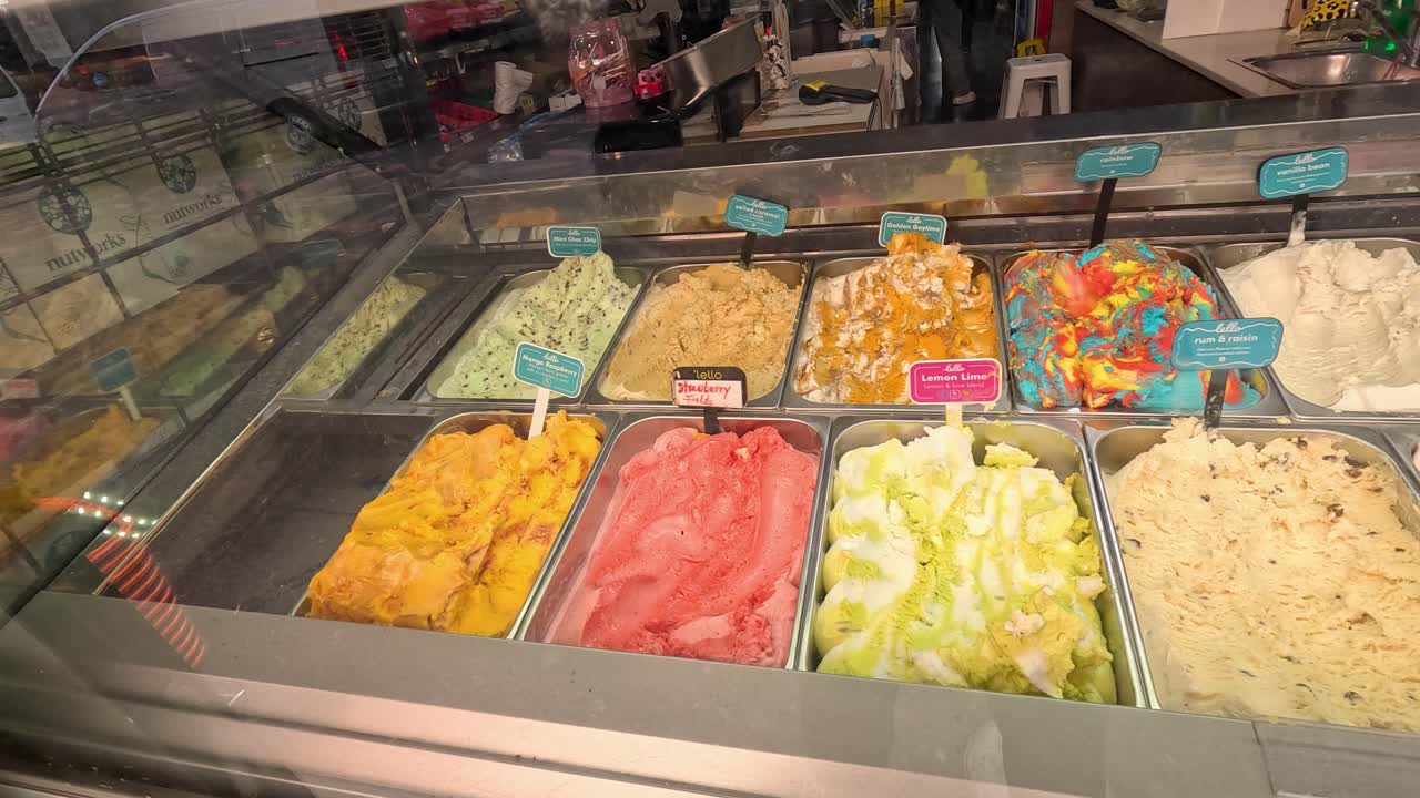 selección de helados coloridos en una tienda de melbourne