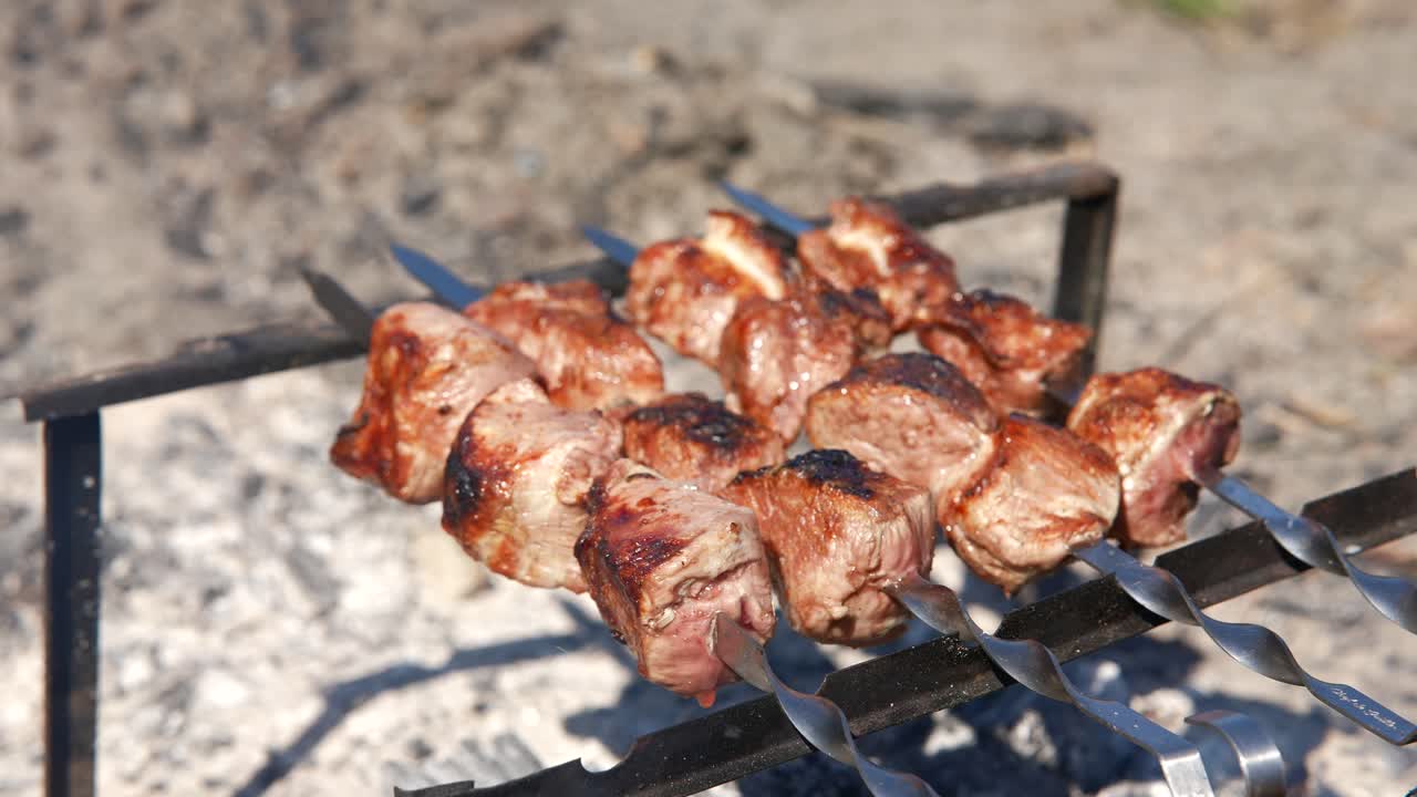 kebabs a la parrilla en las brochillas