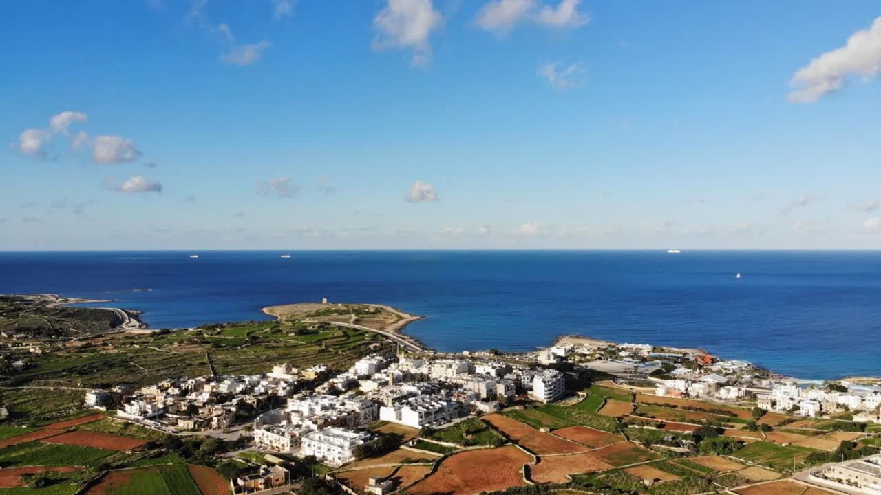 video de hiperlapso de drones aéreos de malta, gharghur y alrededores