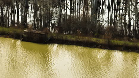 Rippling-water-at-Point-Remove-Wildlife-Area,-Blackwell,-Arkansas,-overcast-day