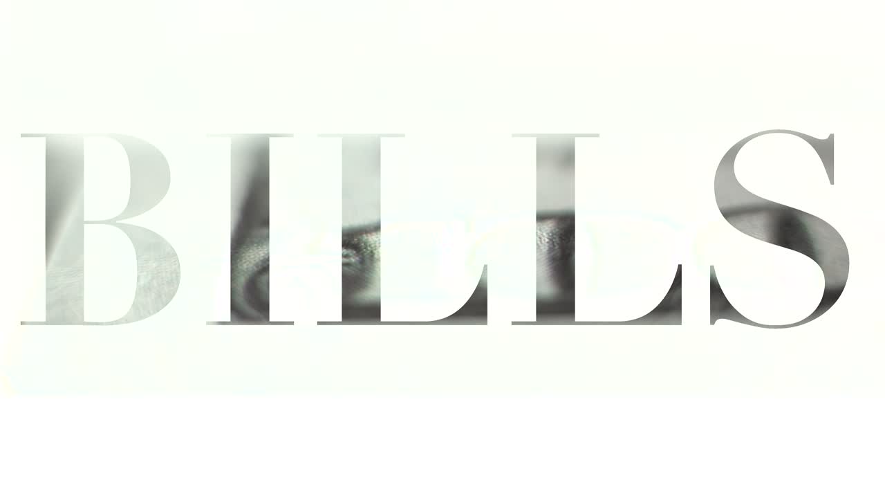 편지 안에 현금을 세는 청구서 텍스트