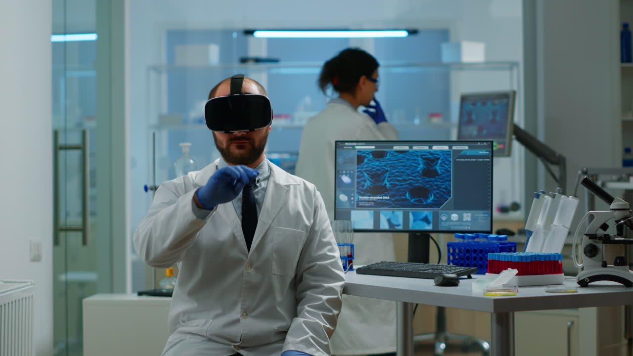 científico profesional que utiliza la innovación médica en el laboratorio