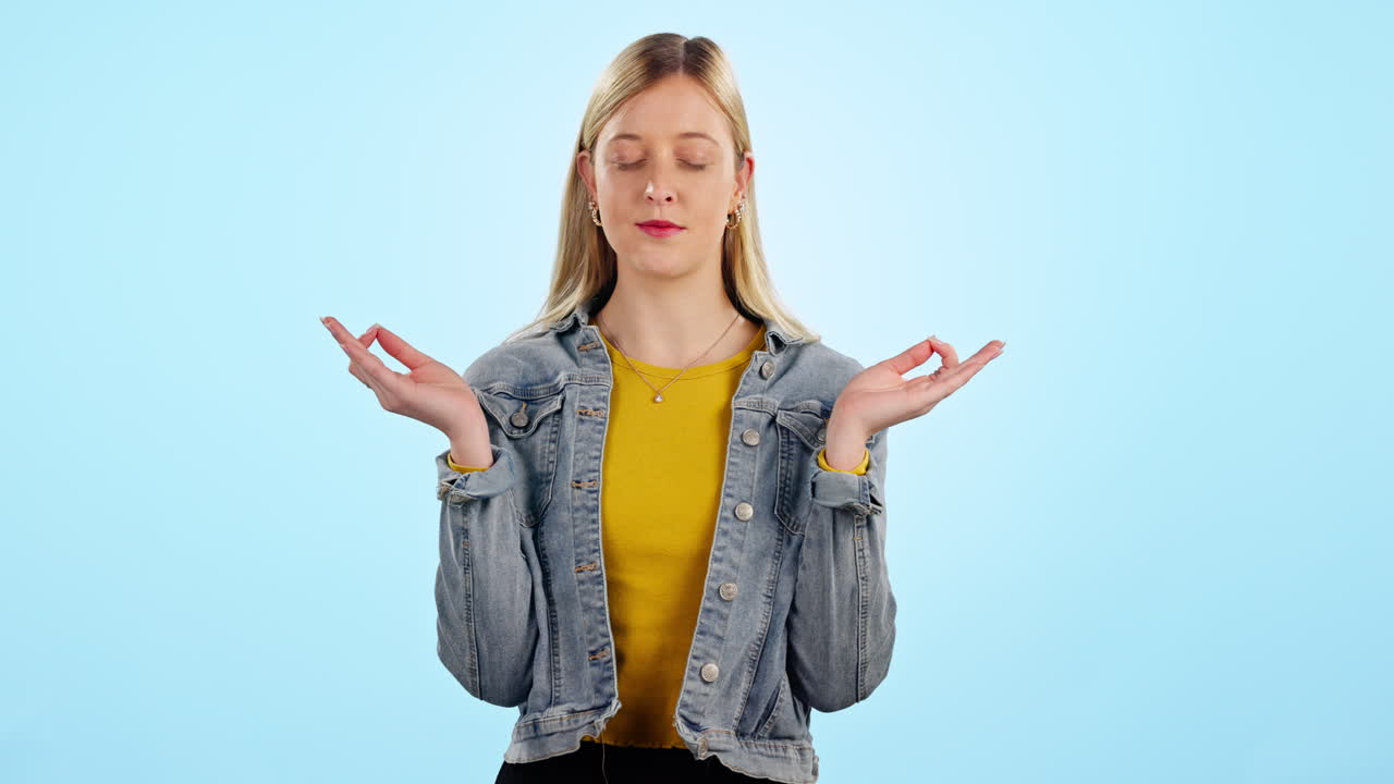 meditación, respiración y mujer en el estudio