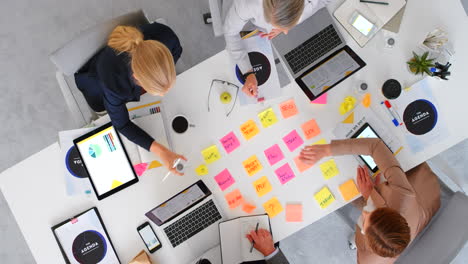 Top-view,-sticky-notes-and-teamwork-of-business