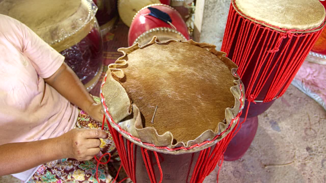To decorate the drum long and make the drum skin taut